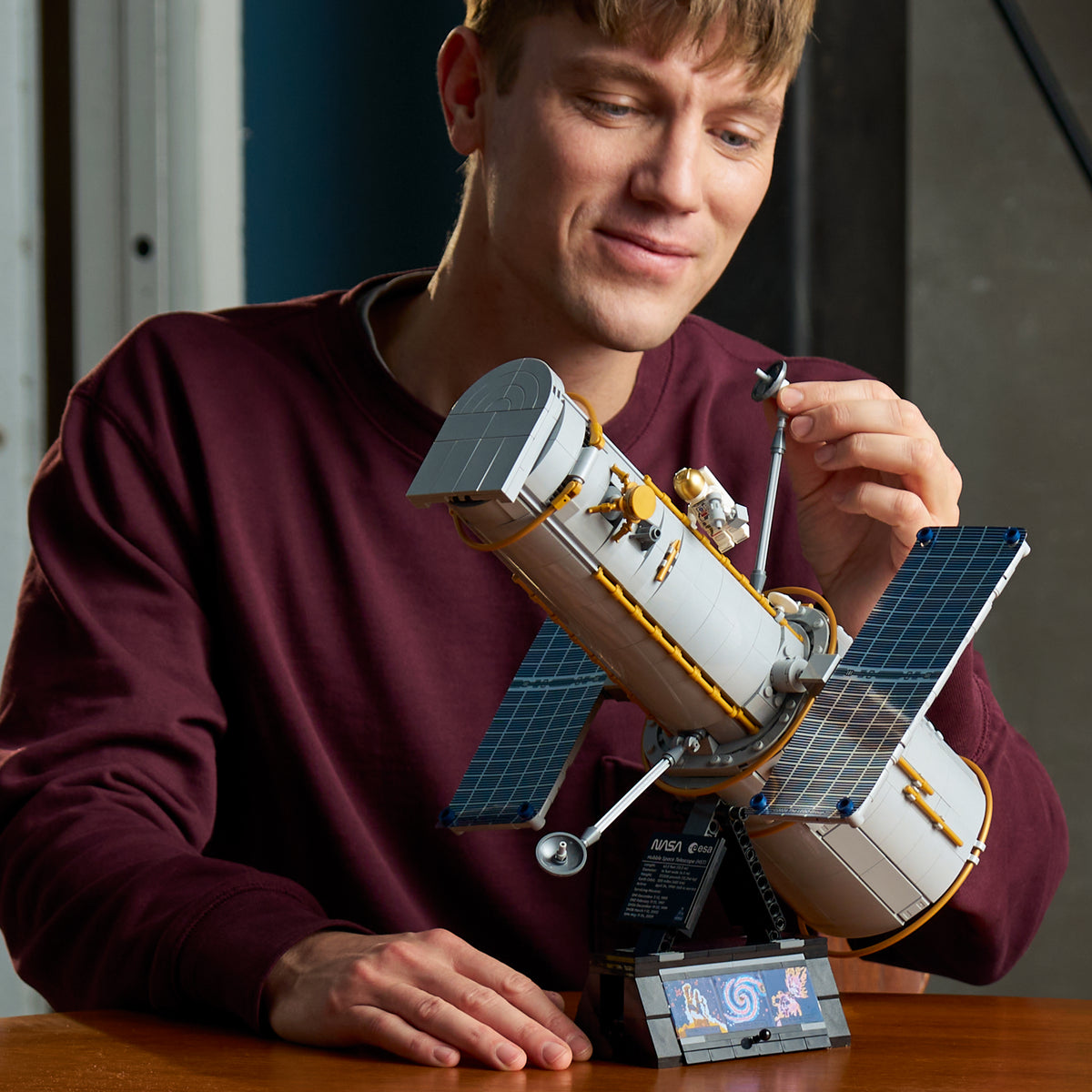 LEGO Icons 11382 Hubble-Weltraumteleskop