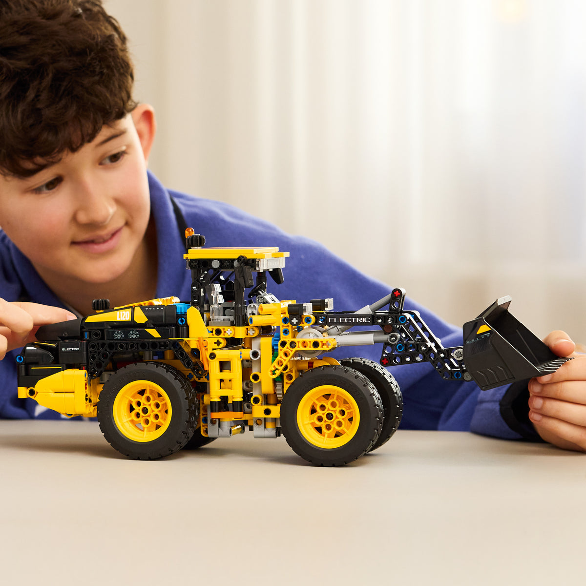 LEGO Technic 42209 Volvo L120 Electric Radlader