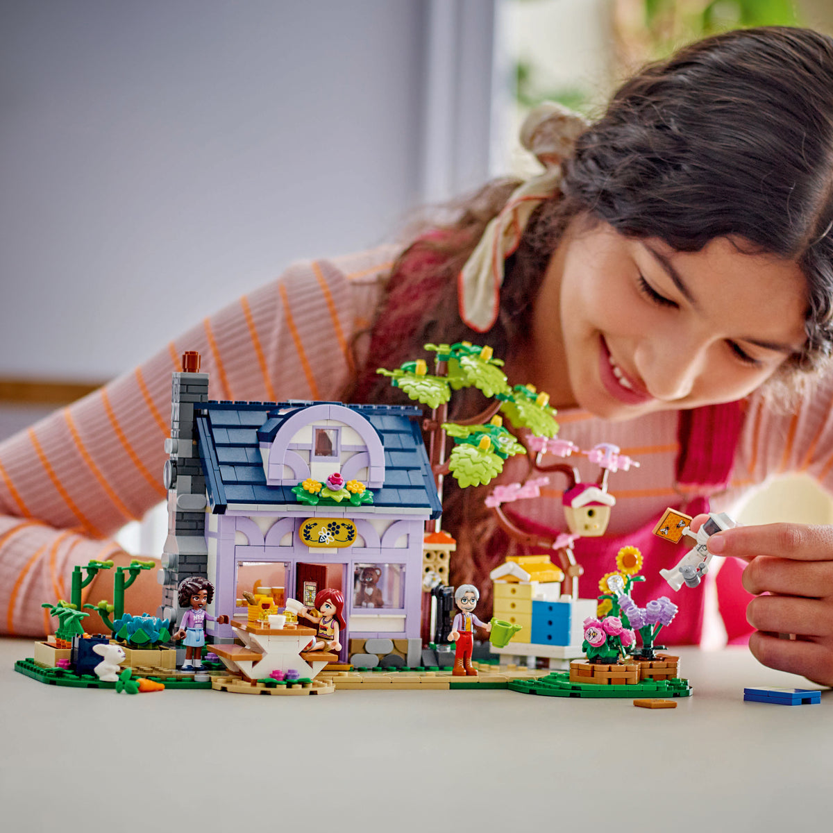LEGO Friends 42669 Haus und Blumengarten der Imker