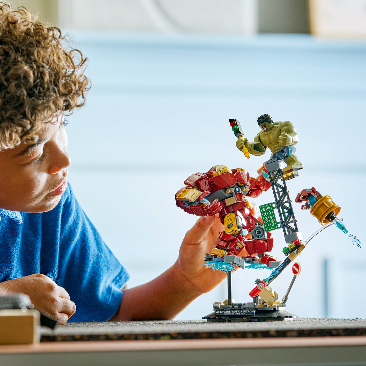 LEGO Marvel 76343 Duell der Giganten: Hulkbuster vs. Hulk