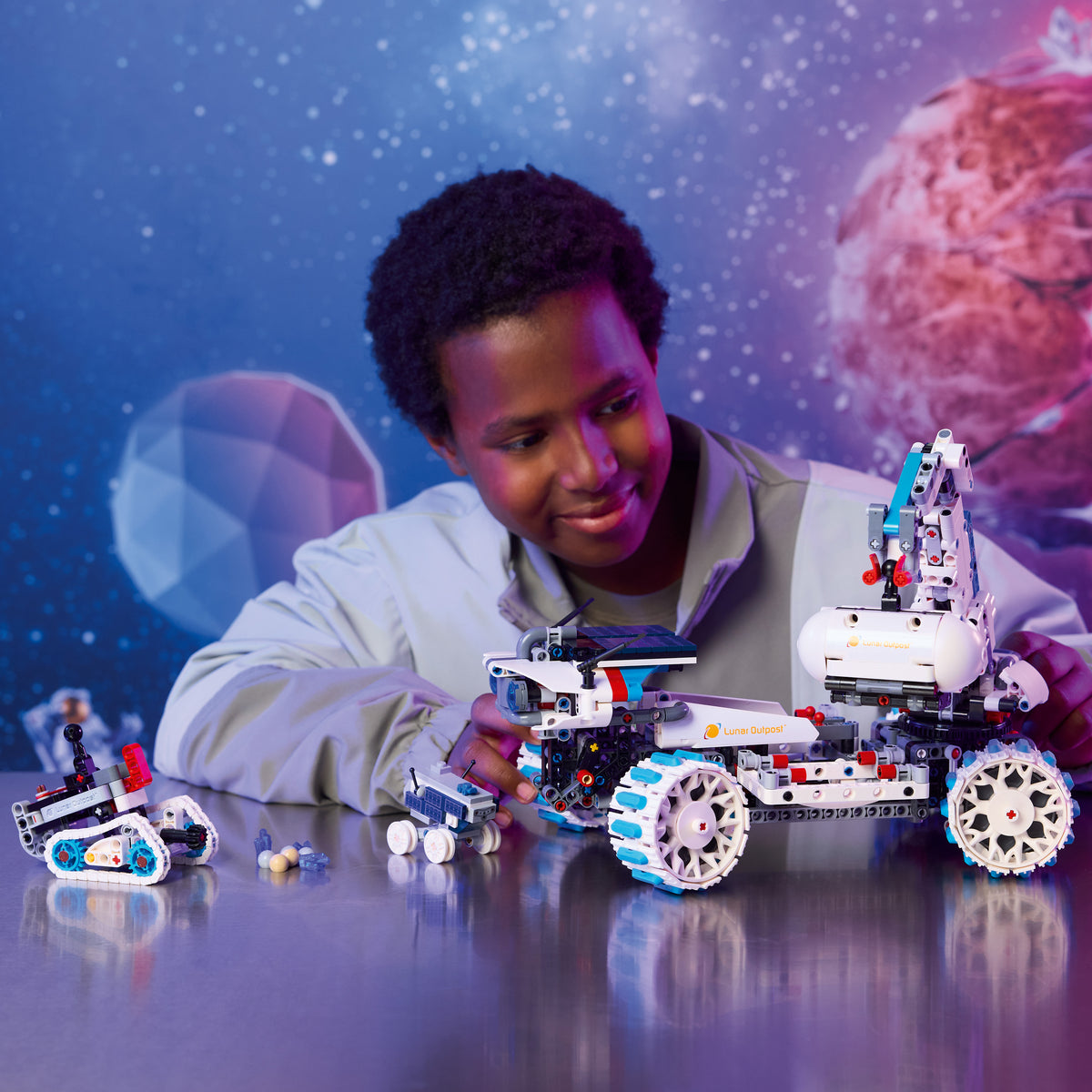 LEGO Technic 42211 Lunar Outpost™ Mondrover-Raumfahrzeug