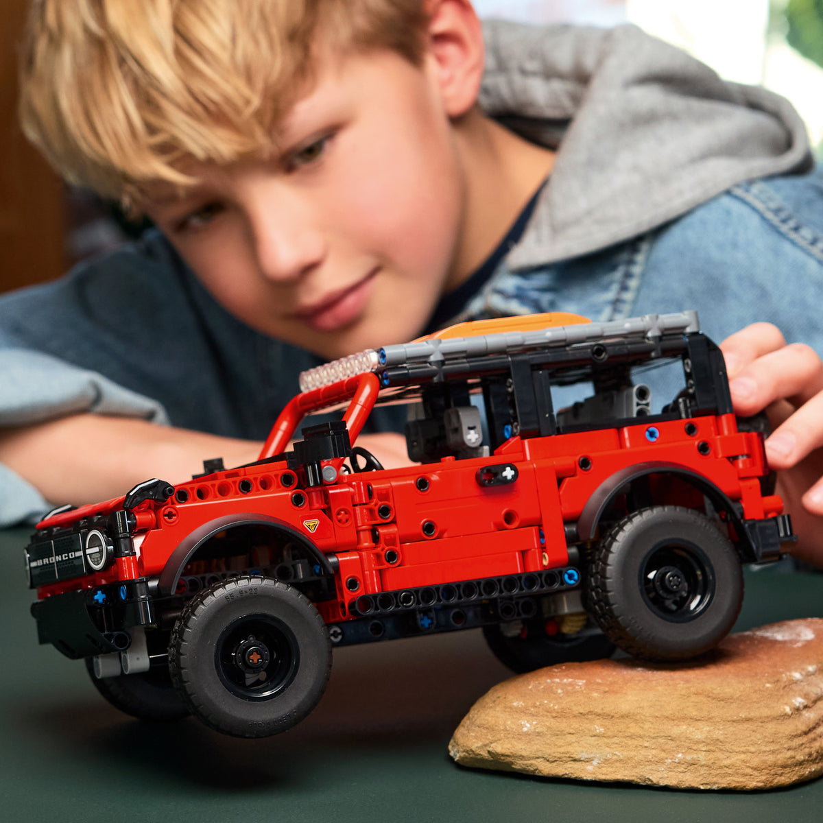 LEGO Technic 42213 Ford Bronco® Offroader