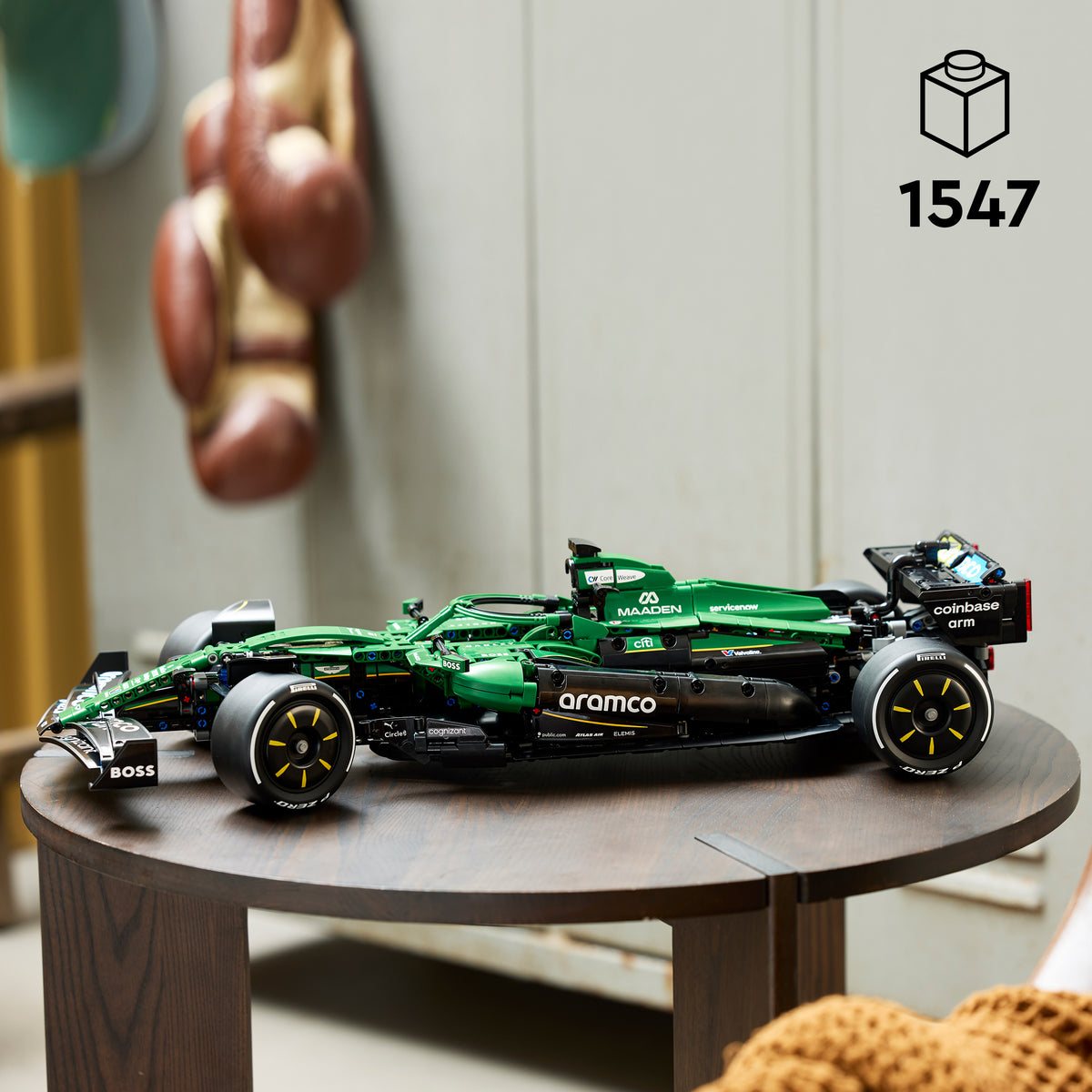 LEGO Technic 42240 Aston Martin Aramco AMR25 Rennwagen