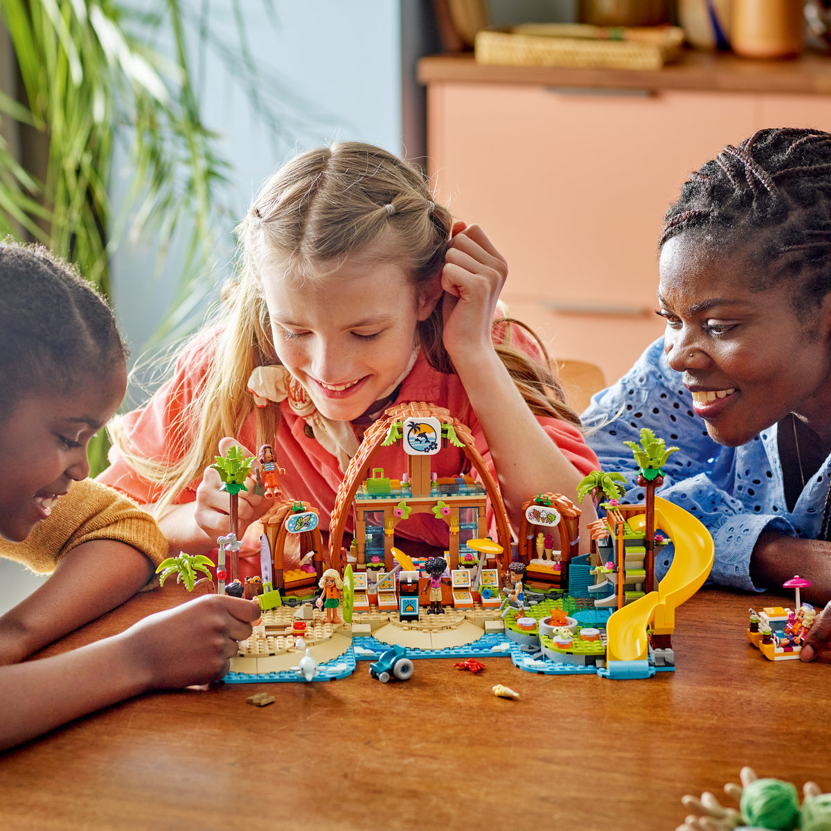 LEGO Friends 42673 Familienurlaub im Strandresort
