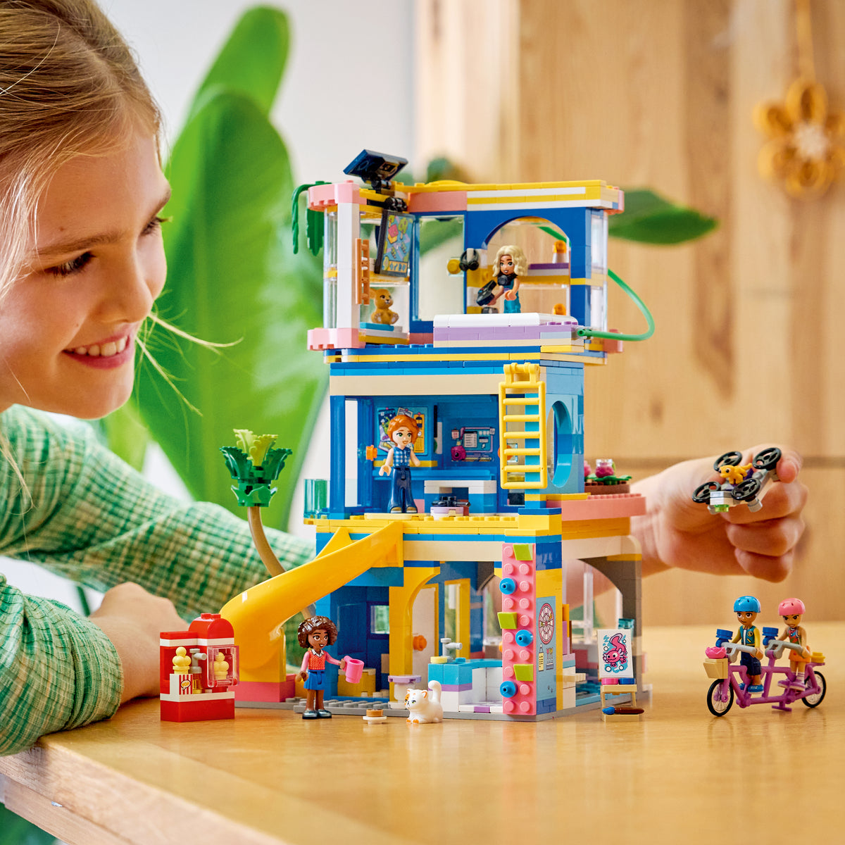 LEGO Friends 42689 Heartlake City Clubhaus der Freunde