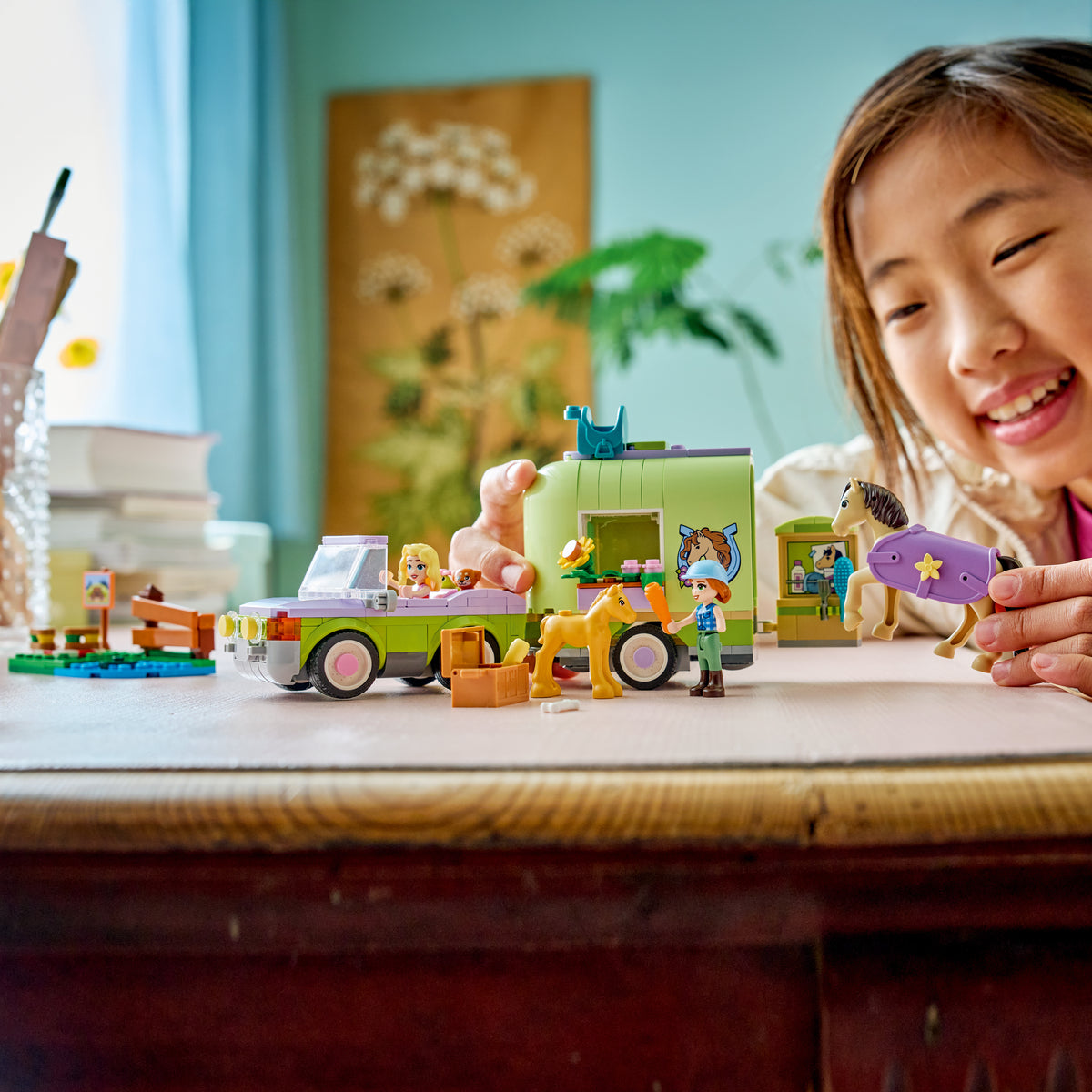 LEGO Friends 42695 Pferd und Fohlen mit Pferdeanhänger