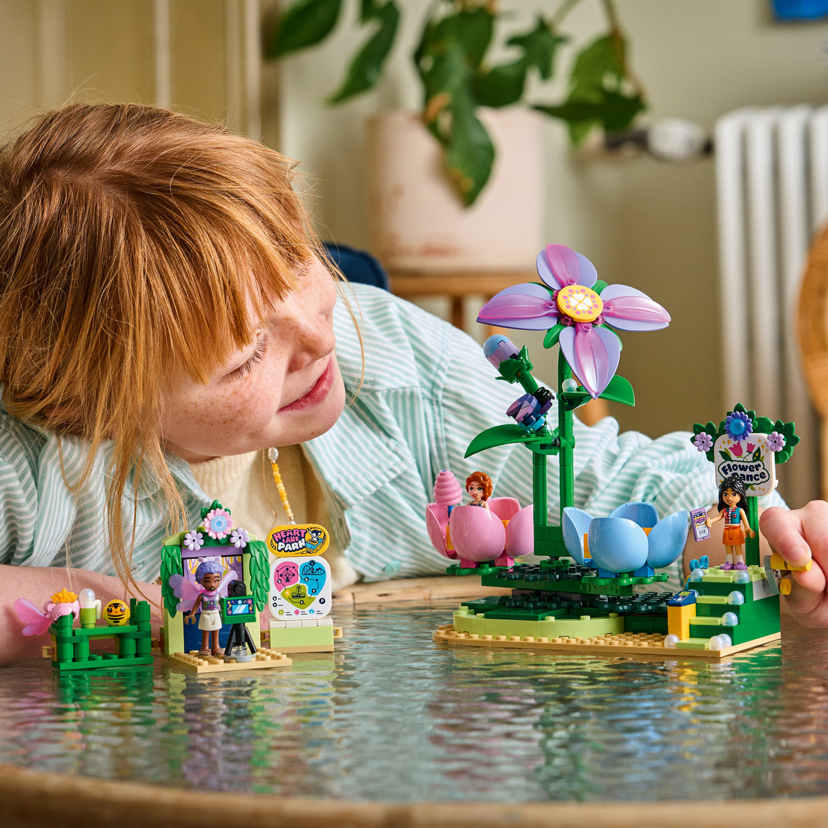 LEGO Friends 42702 Feentassen-Karussell mit Blumendeko
