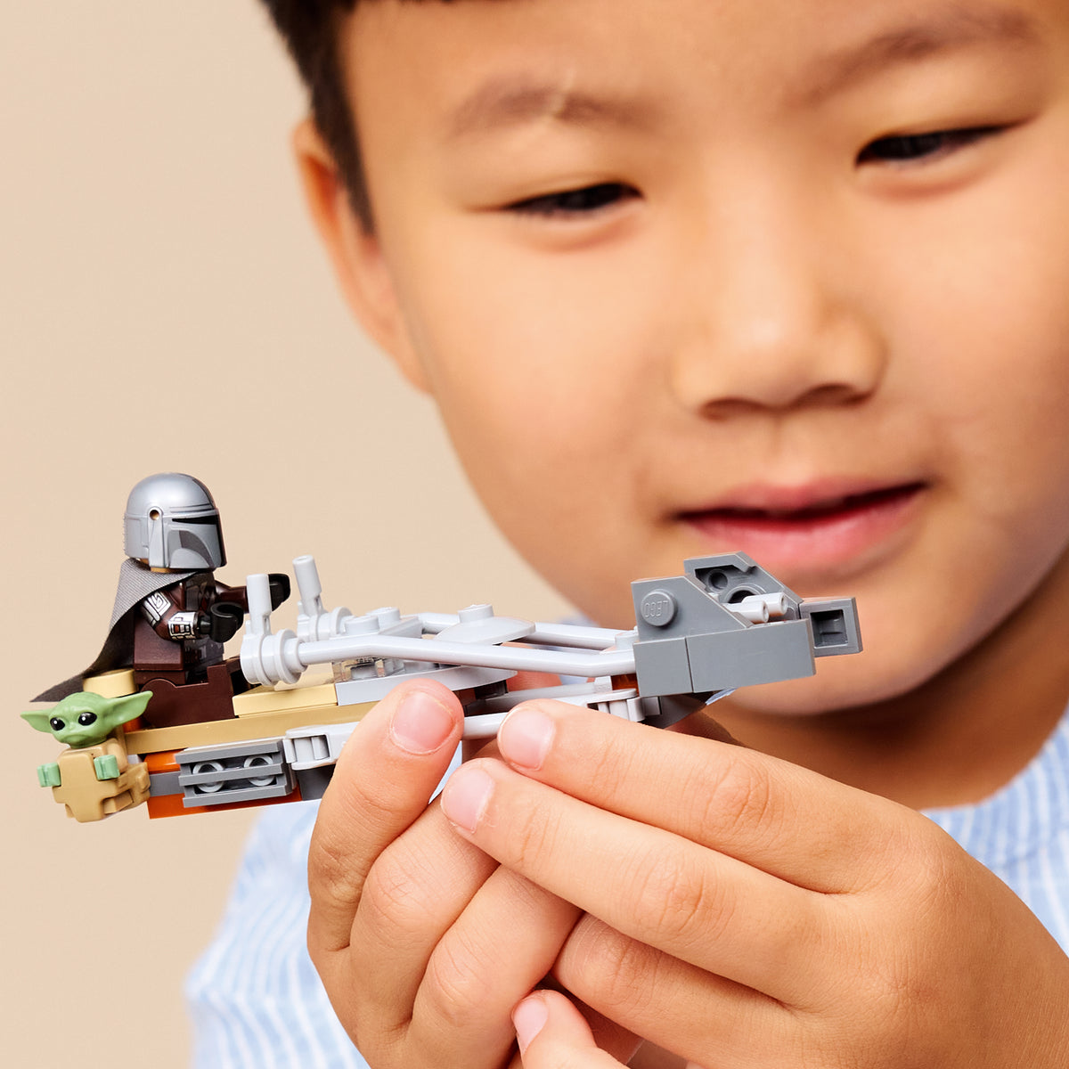 LEGO Star Wars 75436 Der Mandalorianer und Grogu auf ihrem Speeder Bike