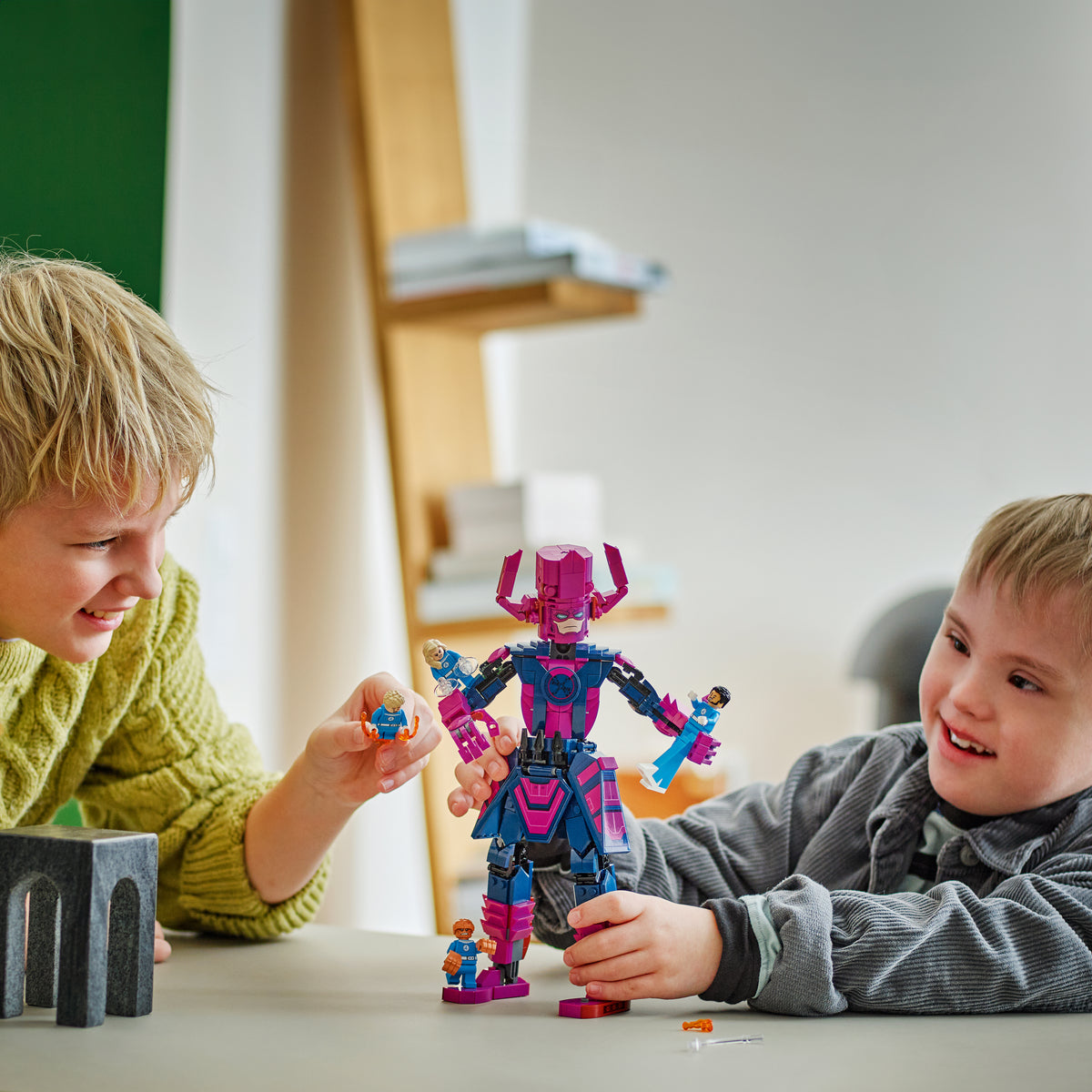 LEGO Marve 76316l Fantastic Four vs. Galactus