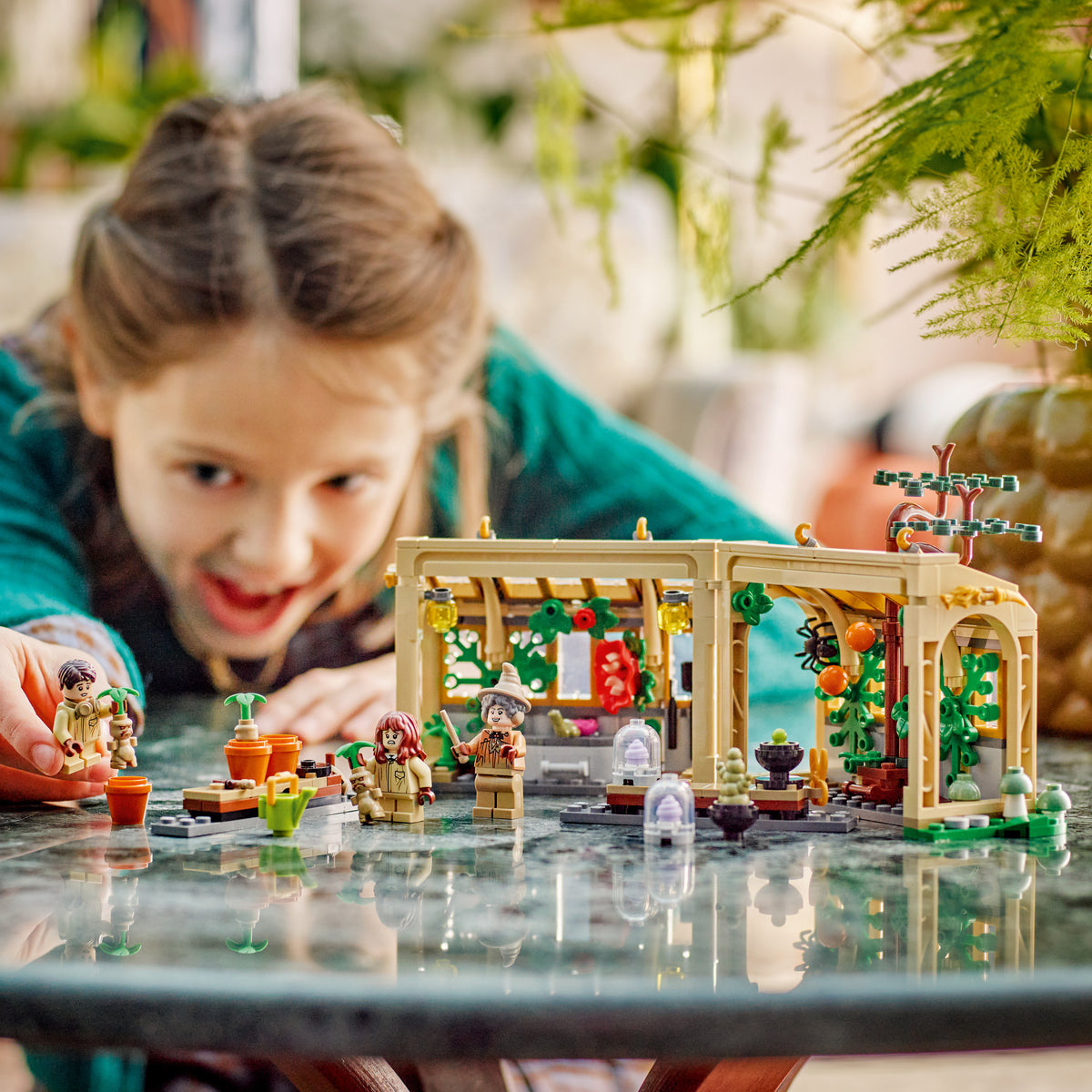 LEGO Harry Potter 76445 Schloss Hogwarts: Kräuterkundeunterricht