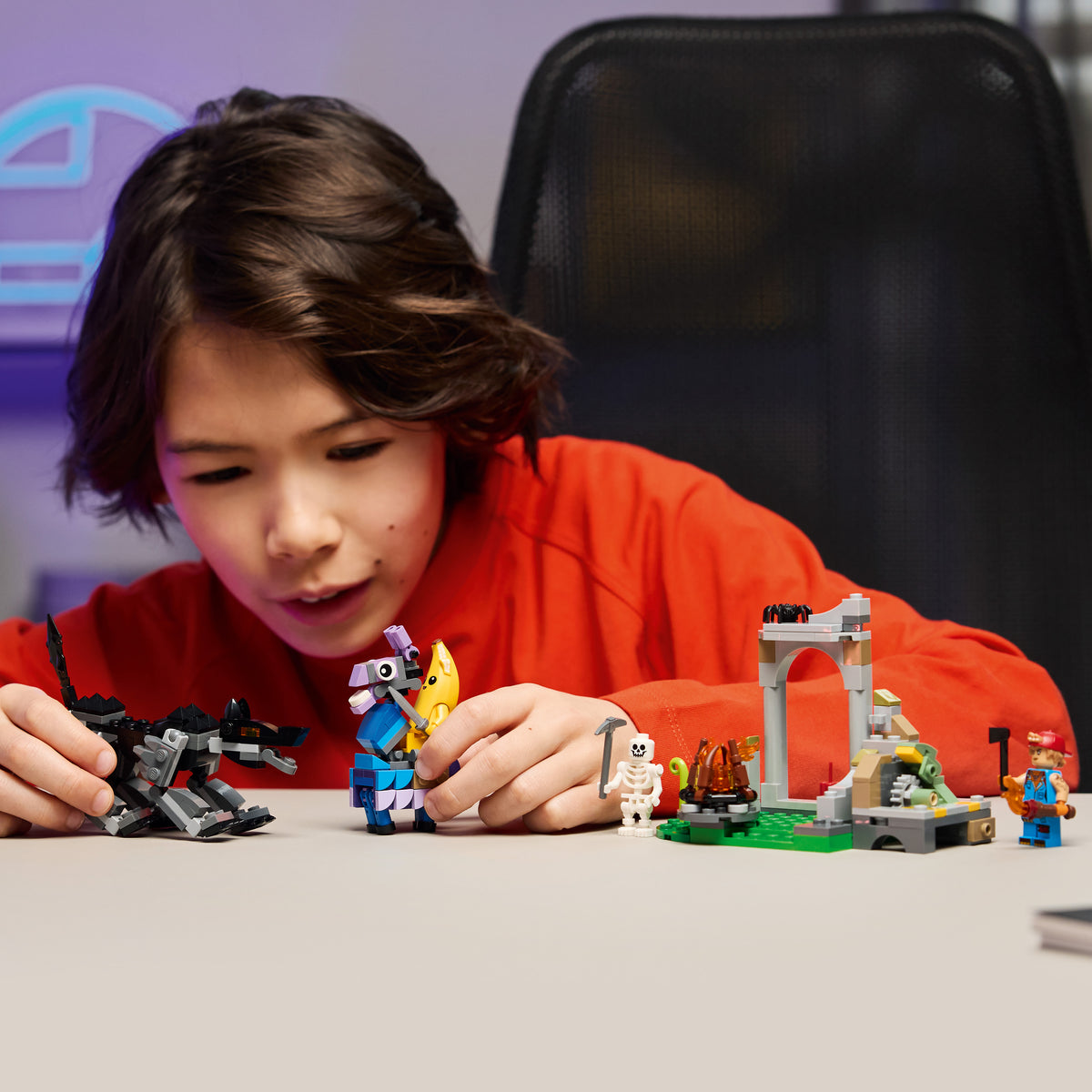LEGO Fortnite 77075 Das Lager von Schali und der Zündkerzenkünstlerin
